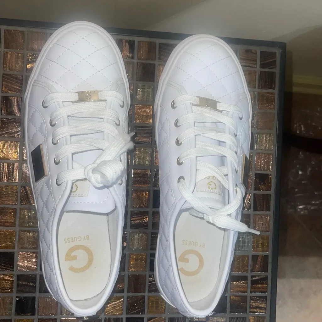G by Guess  Backer Quilted White Sneaker - Image 4