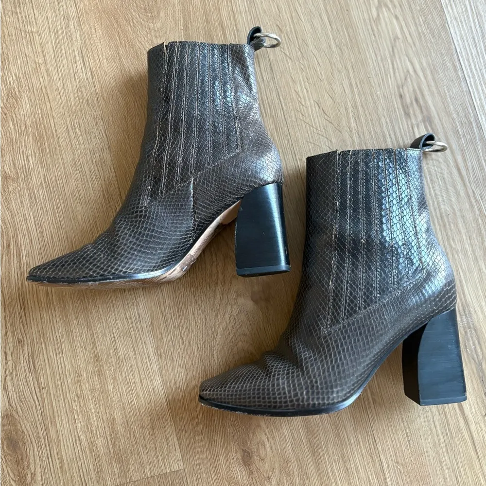 Paige Frankie Snake Skin Embossed Block Heel Booties Women’s Size 6.5 - Image 3