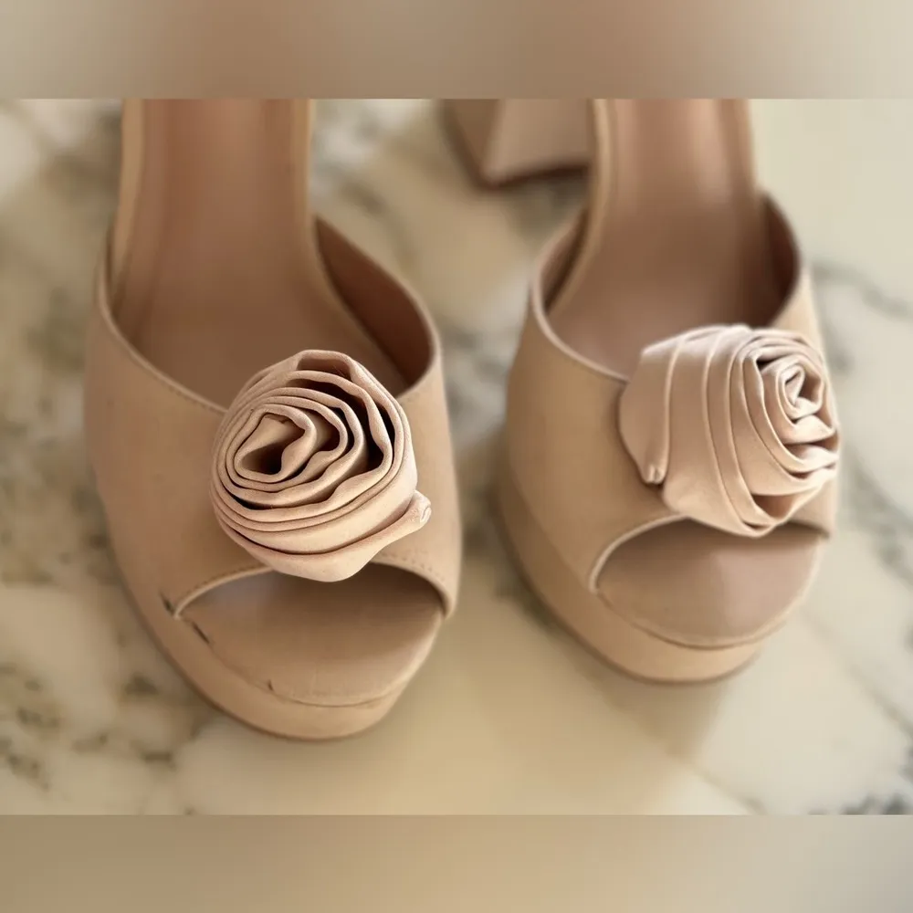 New Steve Madden Luminesce Platform Heeled Sandal Suede Blush minor scuffs - Image 6