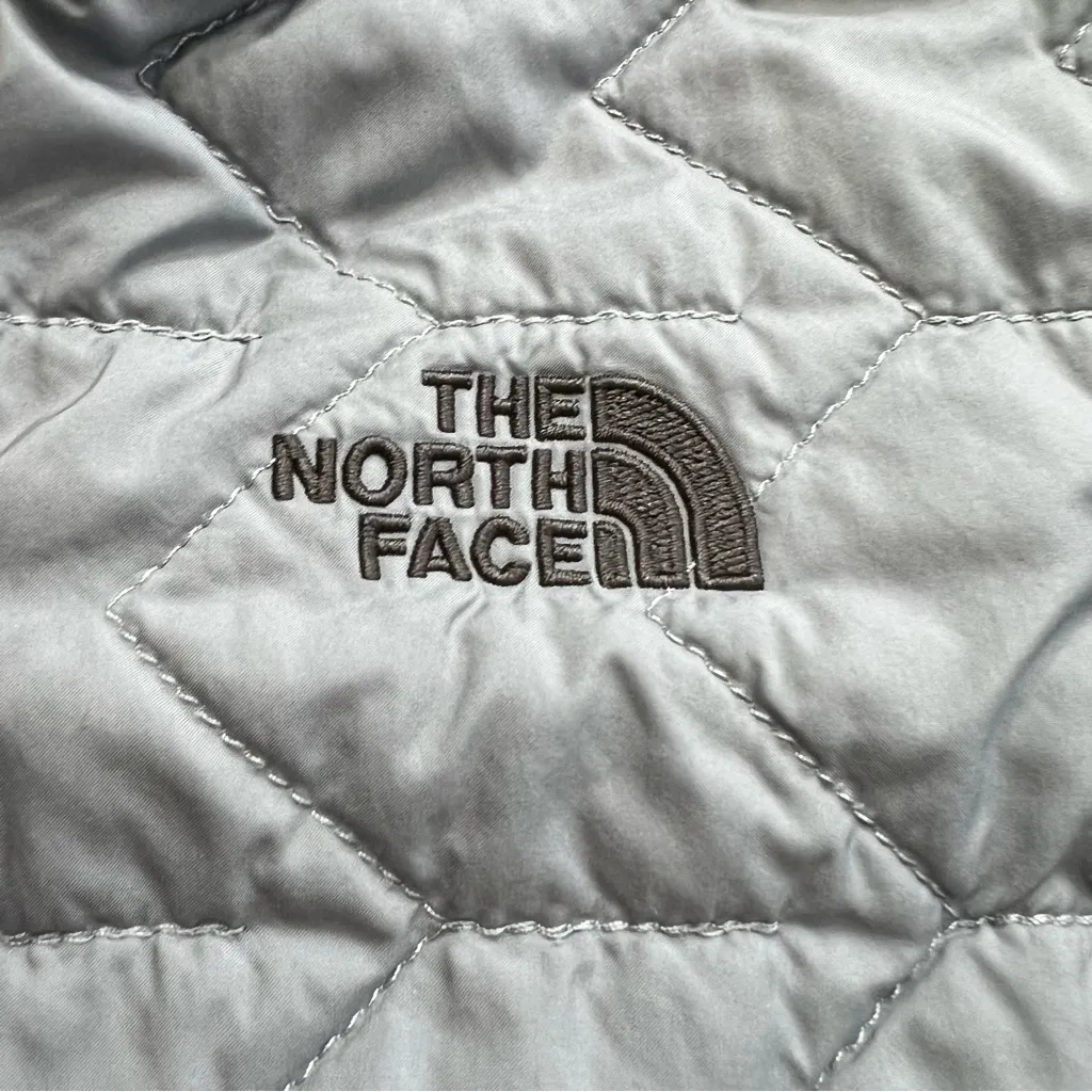 The North Face Women’s Gray Quilted Full Zip Jacket Size XS - Image 2