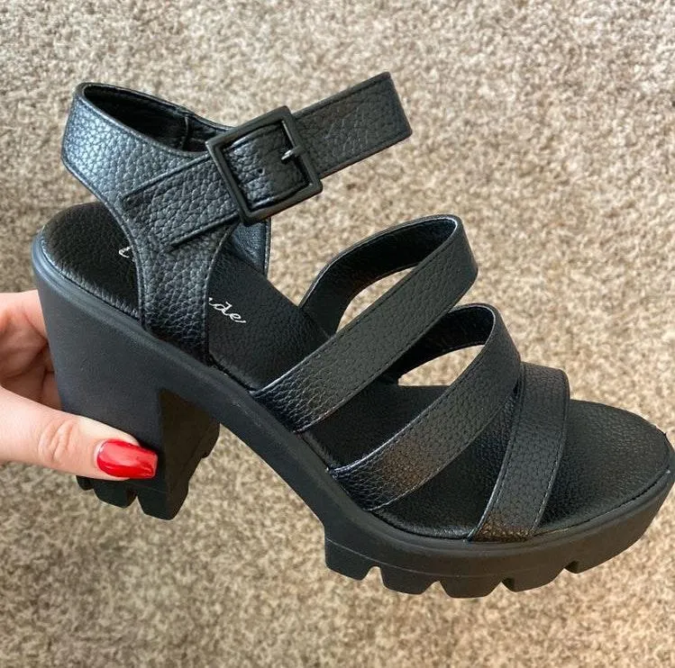 Chunky Heels Black Size 10 - Image 2