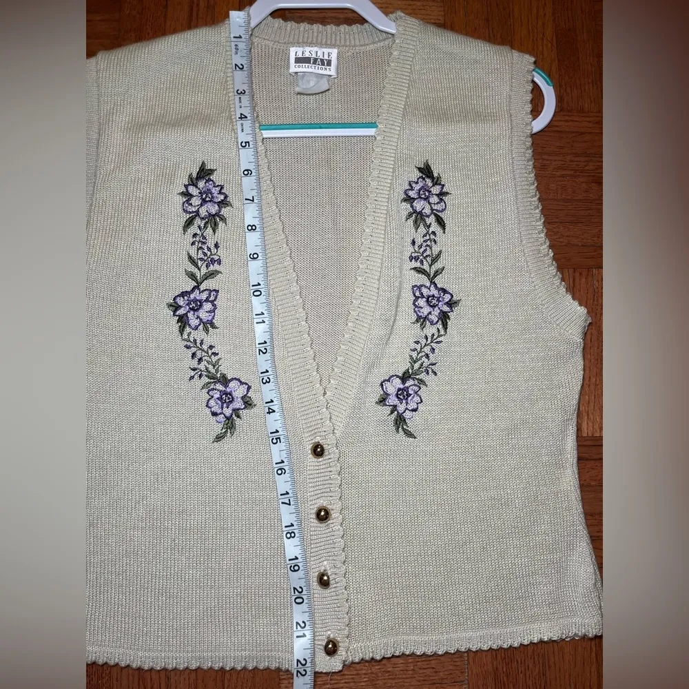 Vintage Leslie Fay Cream Cardigan with Purple Embroidery - Image 7
