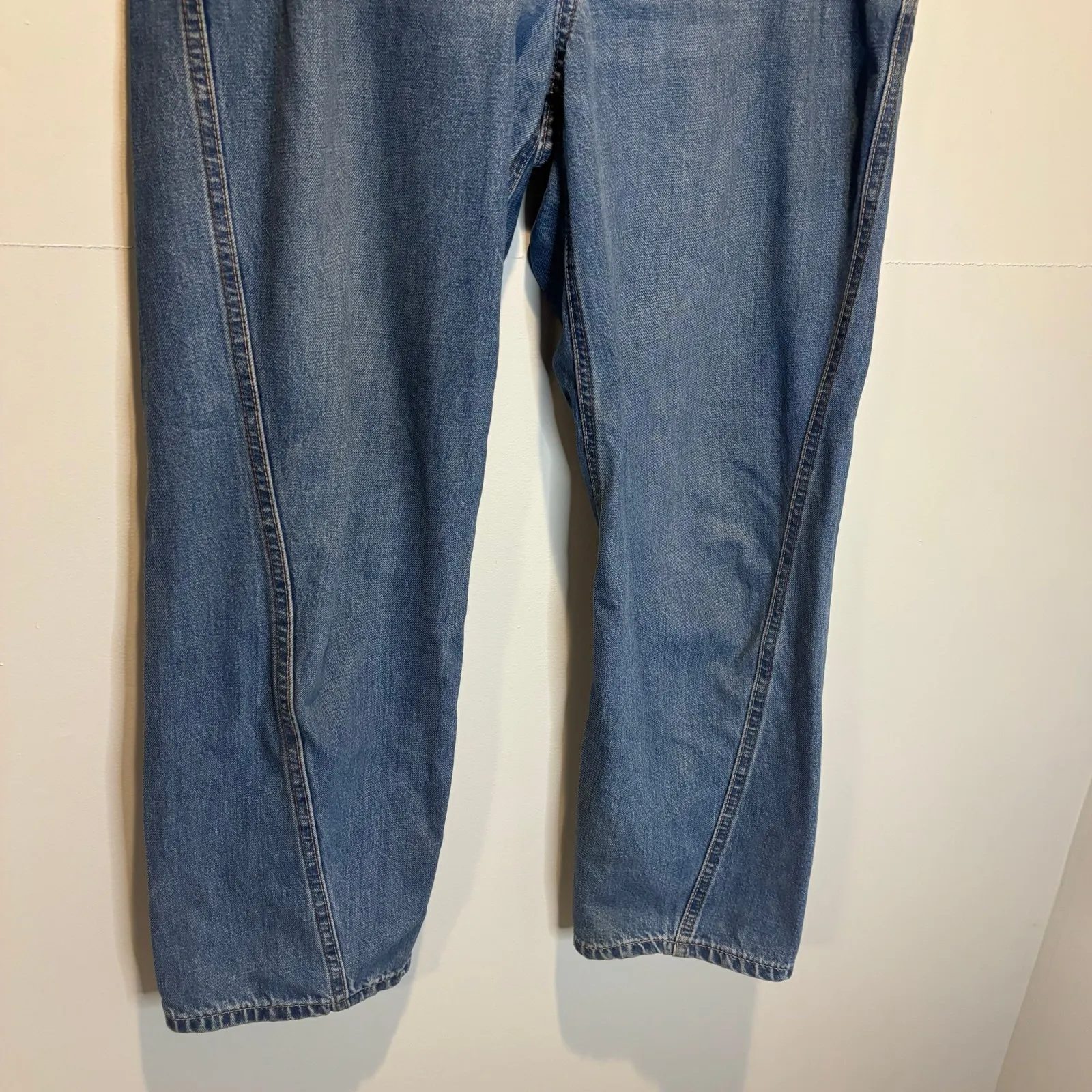 Banana Republic Factory High-Rise Barrel Leg Jean - size 31/12 - Image 2