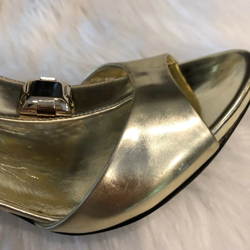 Gucci Women's Size 7B Gold Metallic Studded T Ankle Strap Stiletto High Heels - Image 16