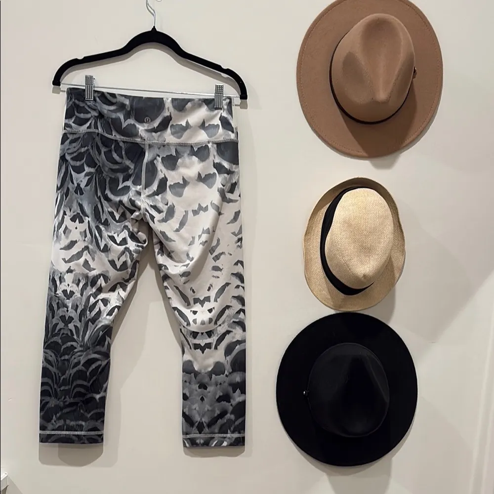 Lululemon Stylish Black and White Patterned capri Leggings - Image 3