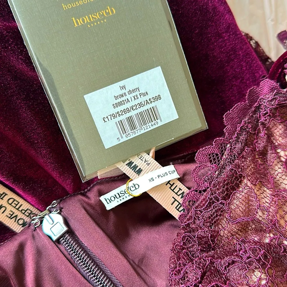 House of CB ‘Ivy’ Black Cherry Velvet Gown NWT size XS Plus‎ Cup - Image 5