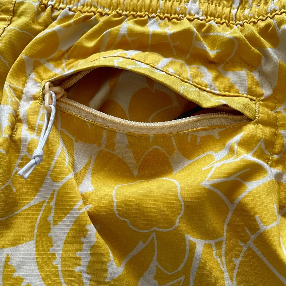 Patagonia Planing Floral Tropical Board Shorts White Yellow Size XS - Image 5