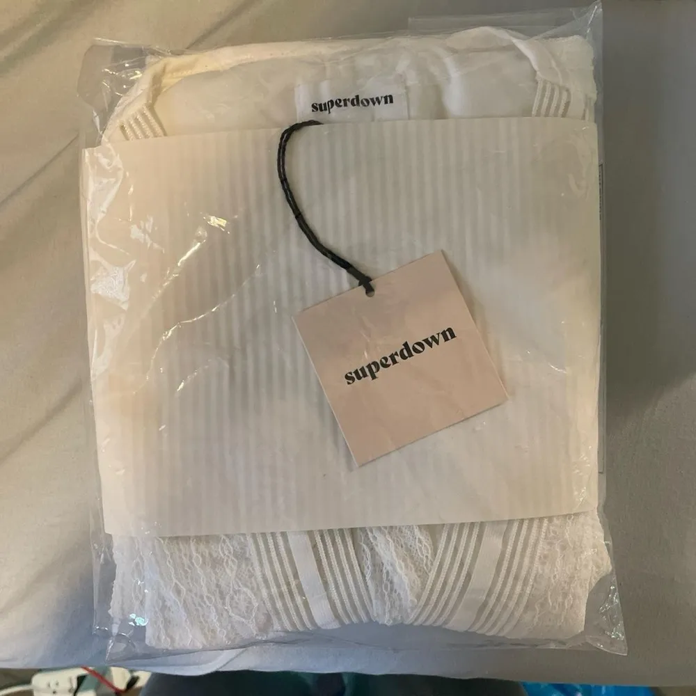 NWT Superdown Lauri Dress White Deep V Lace Bodycon Long Sleeve mini dress - Image 4