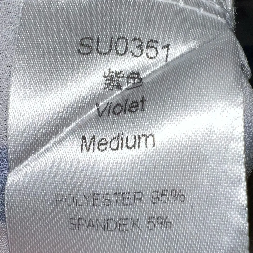 Cute with floral design! Has bat wing style sleeves! White Size M - Image 10