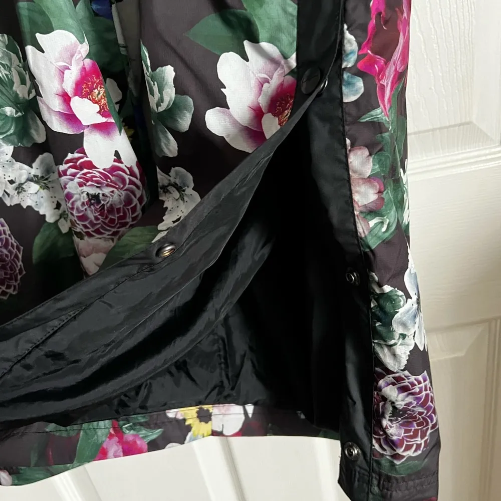 Nike women’s plus size floral windbreaker pants 1X - Image 6