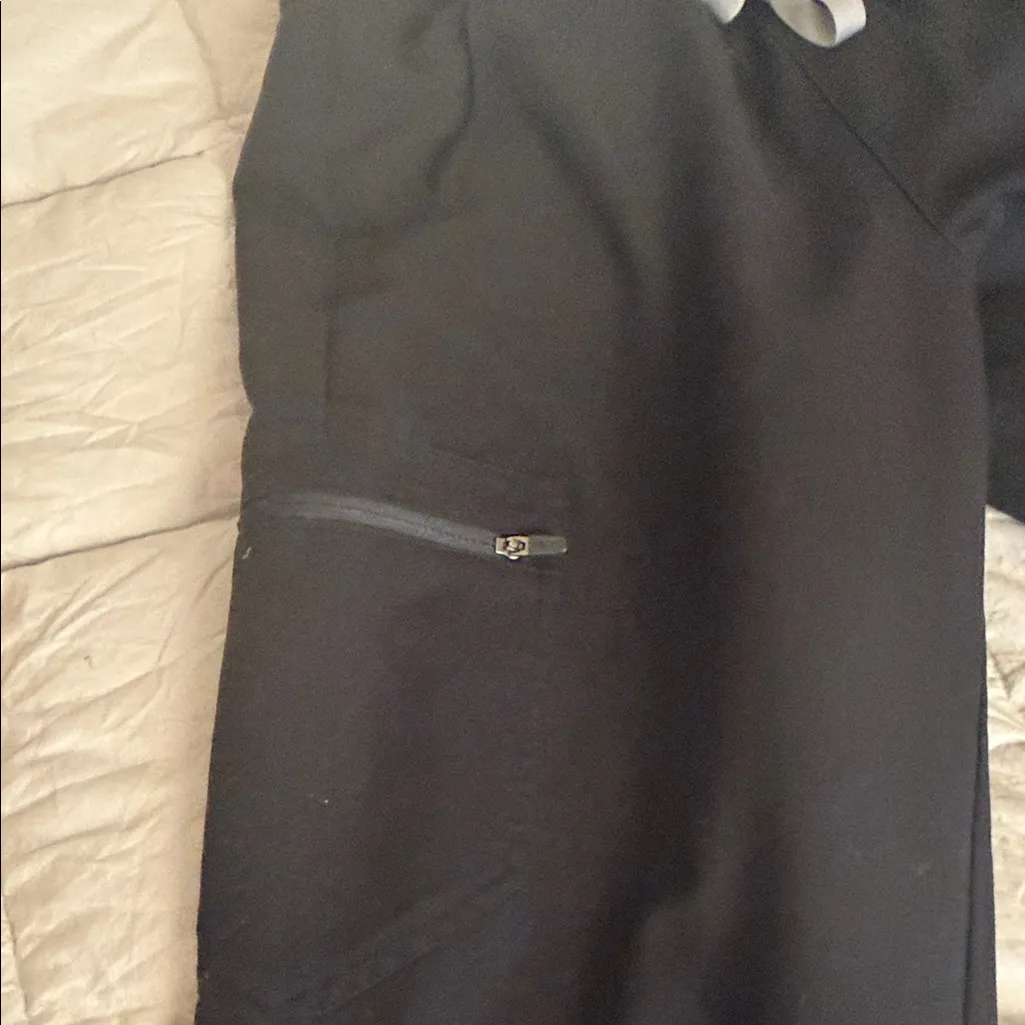 FIGS women's Black Jogger scrub Pants MP - Image 4