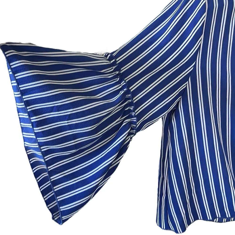 Closetrix trumpet sleeve blouse Blue Size L - Image 6