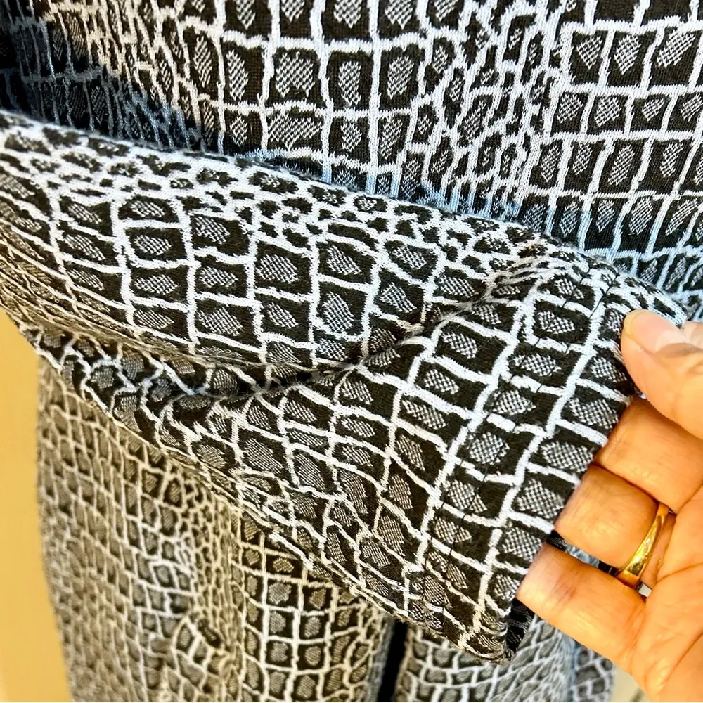 TYLER BOE Kim Snakeskin Print Knit Cowl Neck Shift Dress w/Pockets Women’s Small Gray - Image 3