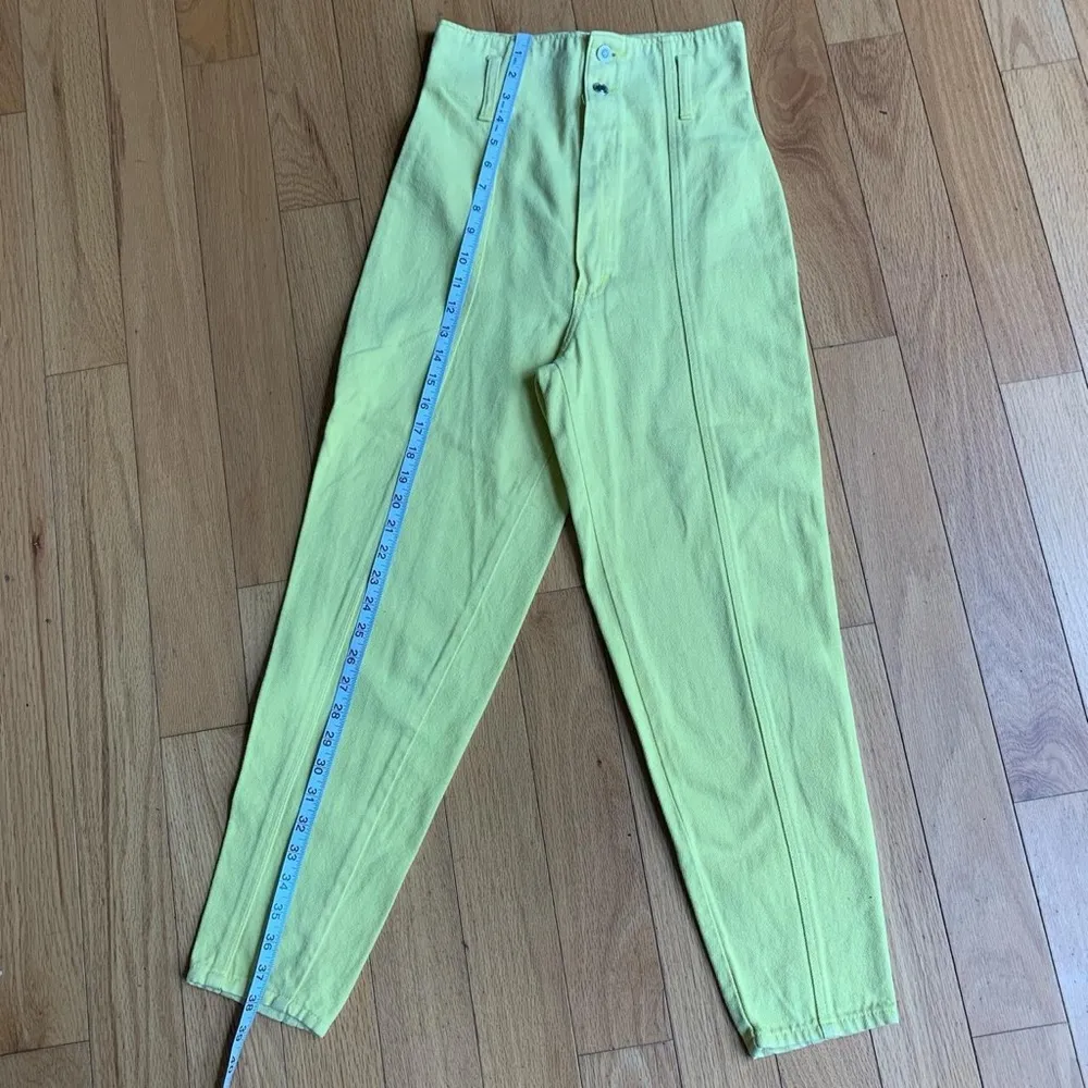 Vintage Italian 80s High Waisted Straight Leg Ankle Pants with Big Buckle Belt Yellow Size 4 - Image 2