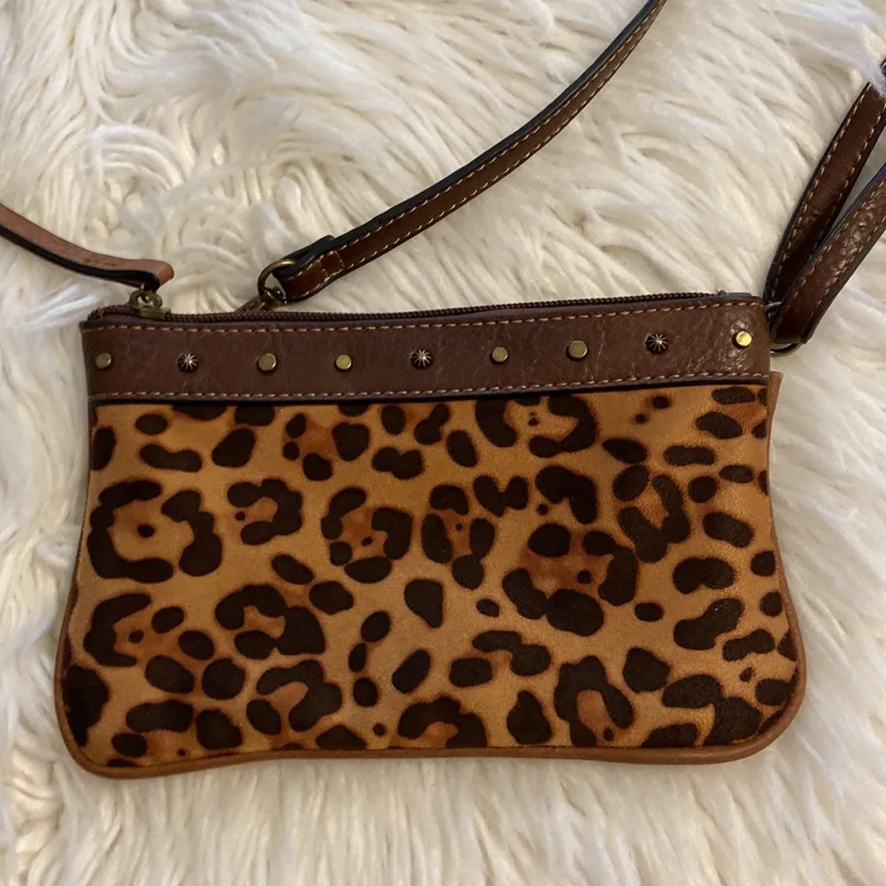 JUSTIN CROSSBODY BAG SMALL DIMENSION IN PHOTOS BNWOT COLOR TAN AND BROWN - Image 5