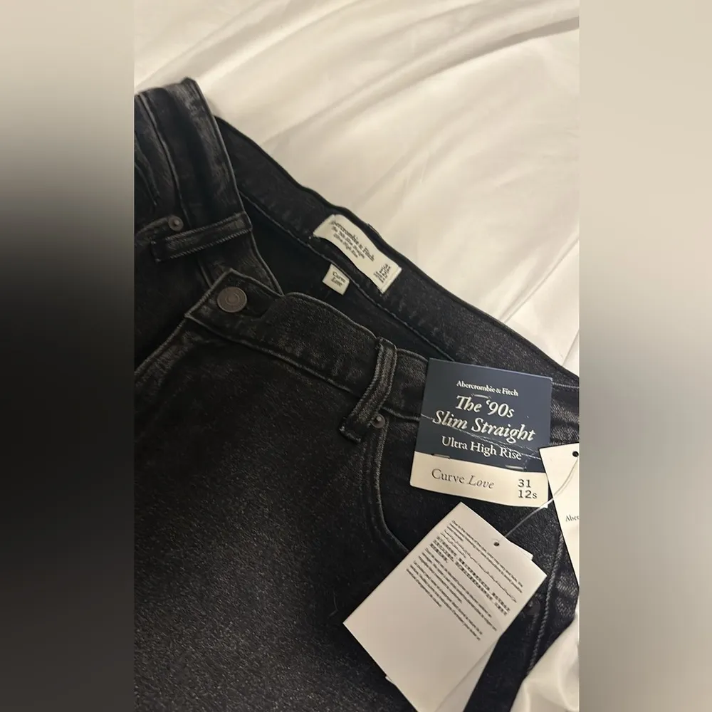 Abercrombie 90s Criss Cross Waist Jeans - Image 5