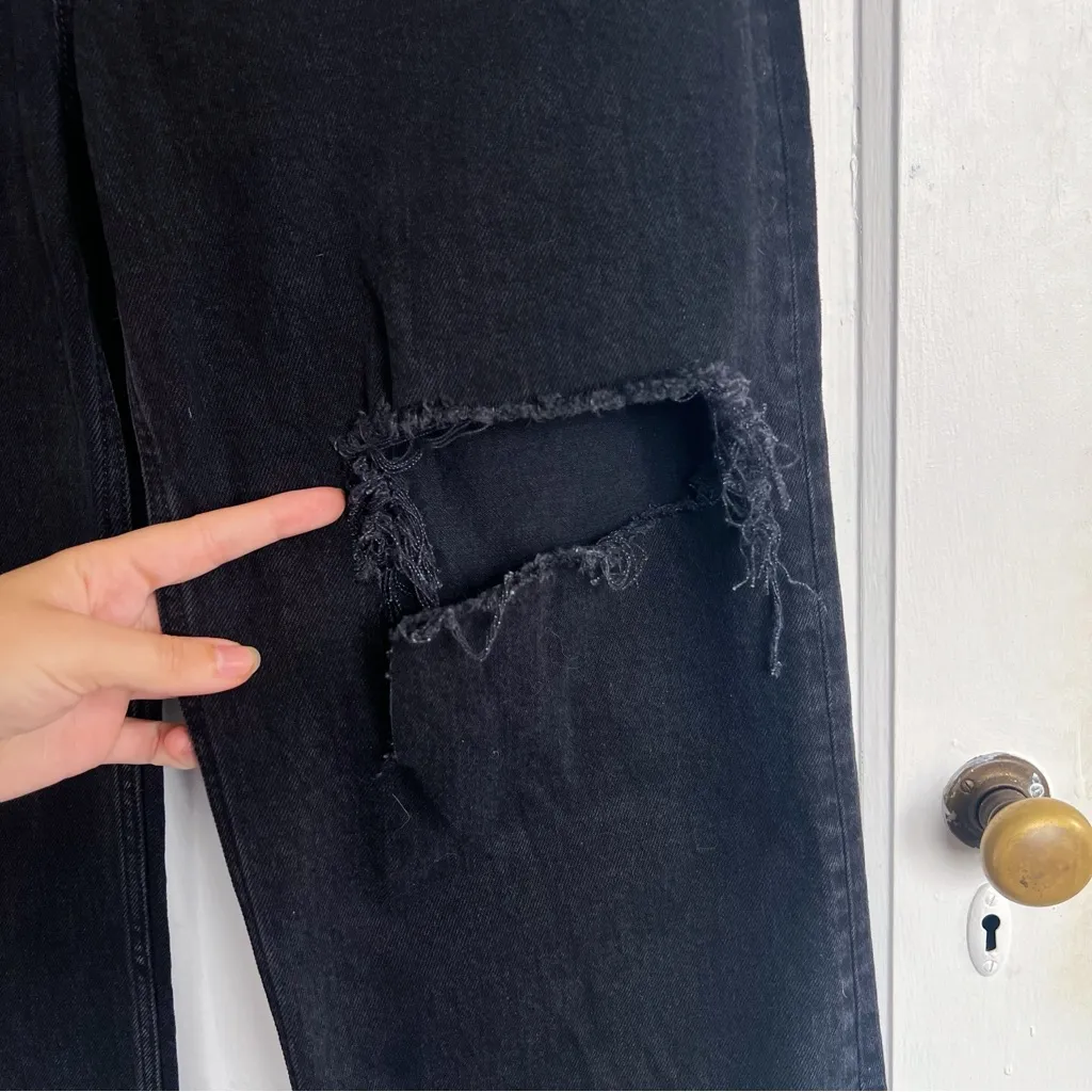 A&F • Curve Love The ‘90s Relaxed Jean High Rise black distressed ripped - Image 9