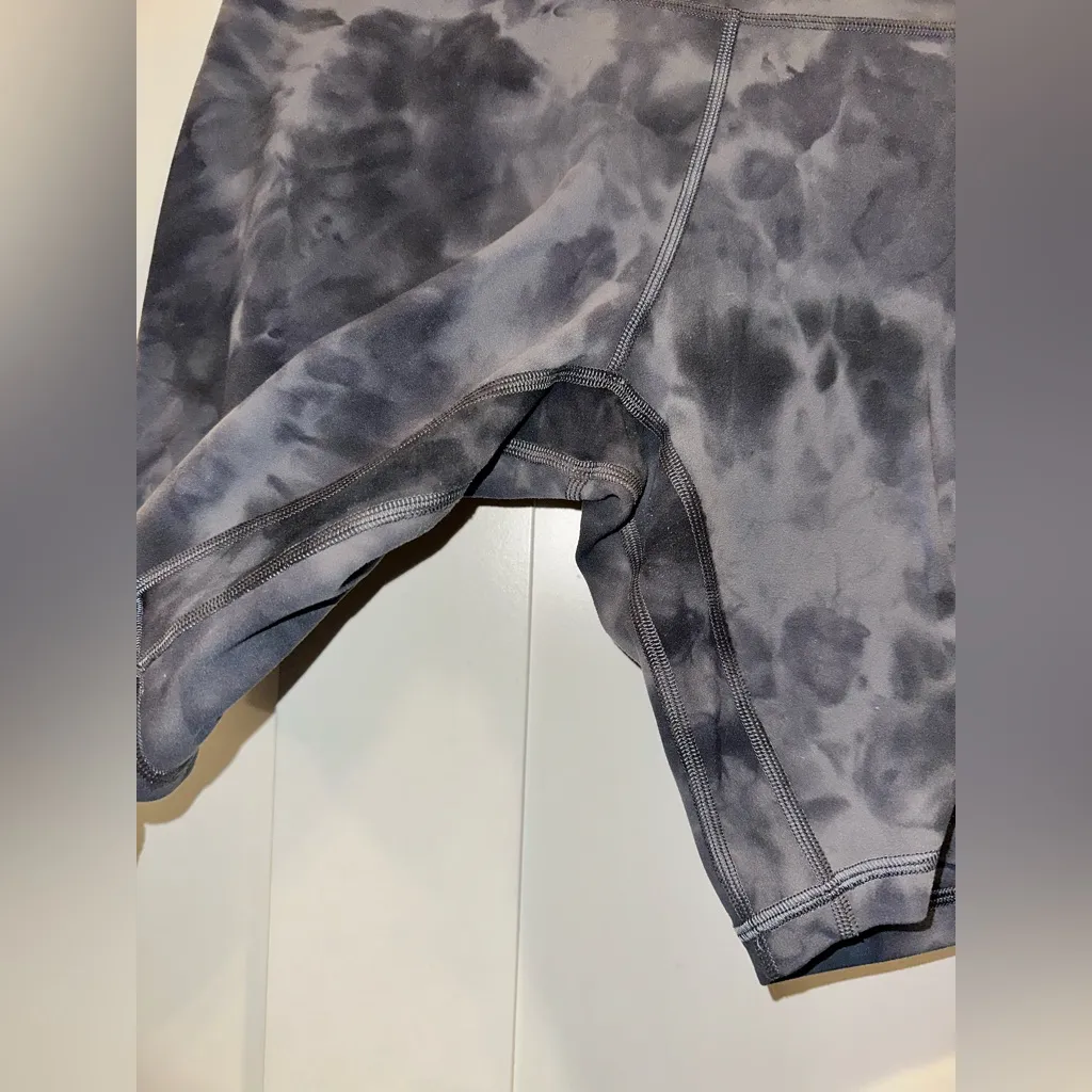 Lululemon Align Short 8" *Diamond Dye
Diamond Dye Pitch Grey Graphite Grey - Image 7