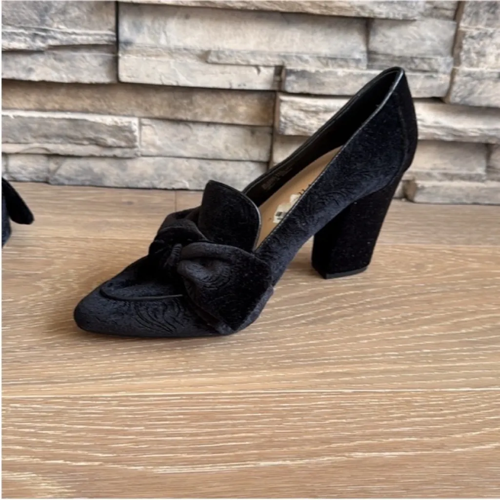 Bella Vita Women's Black Velvet Heels with Bow - Image 2