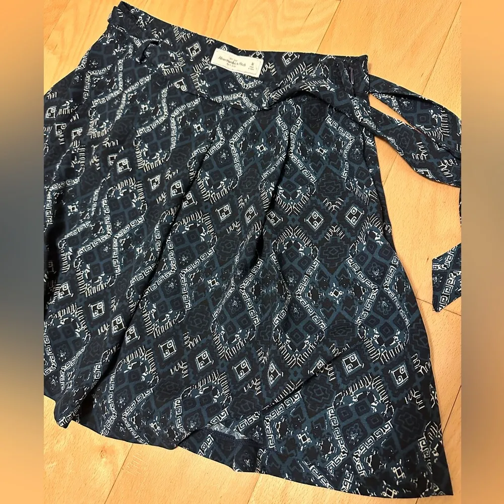 Abercrombie & Fitch Medium Skirt - Image 3