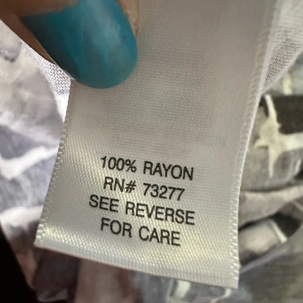 SimplyVera Vera wang top - Image 4