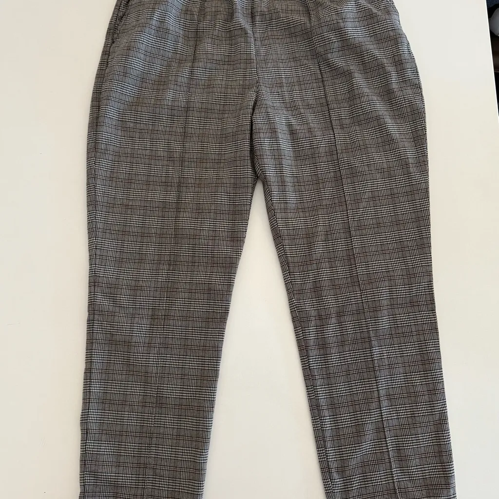 Abercrombie & Fitch Gray Plaid Women's Pants Sz Medium Elastic Waist - Image 2