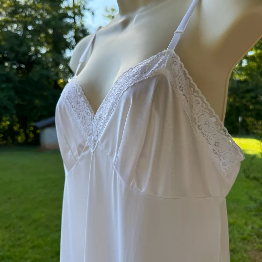 Vanity Fair Nylon and Lace Full Slip White Size 28 “36/42 Style 10-103 - Image 4