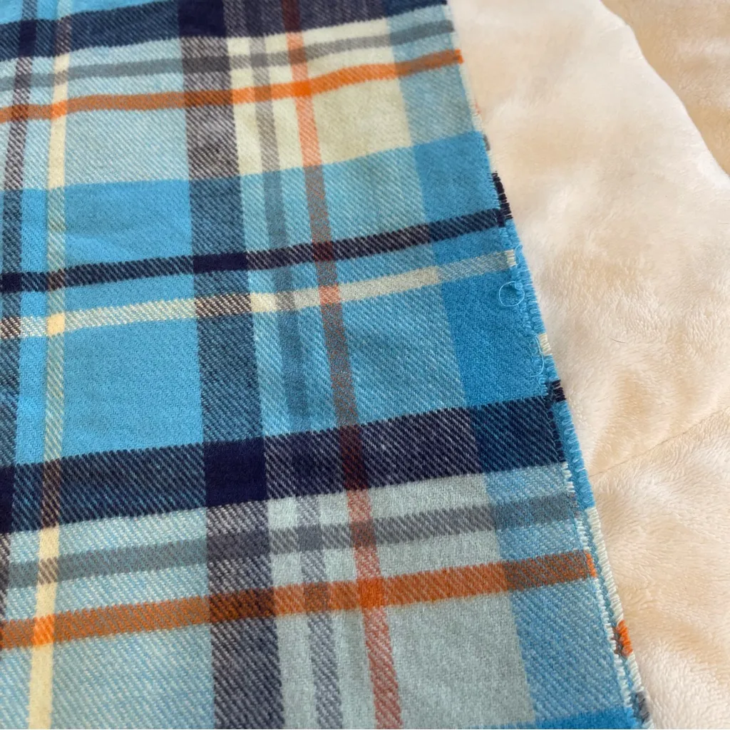 Cashmere Blue Plaid Fringe Scarf Made in Scotland 66 x 11.5 - Image 4