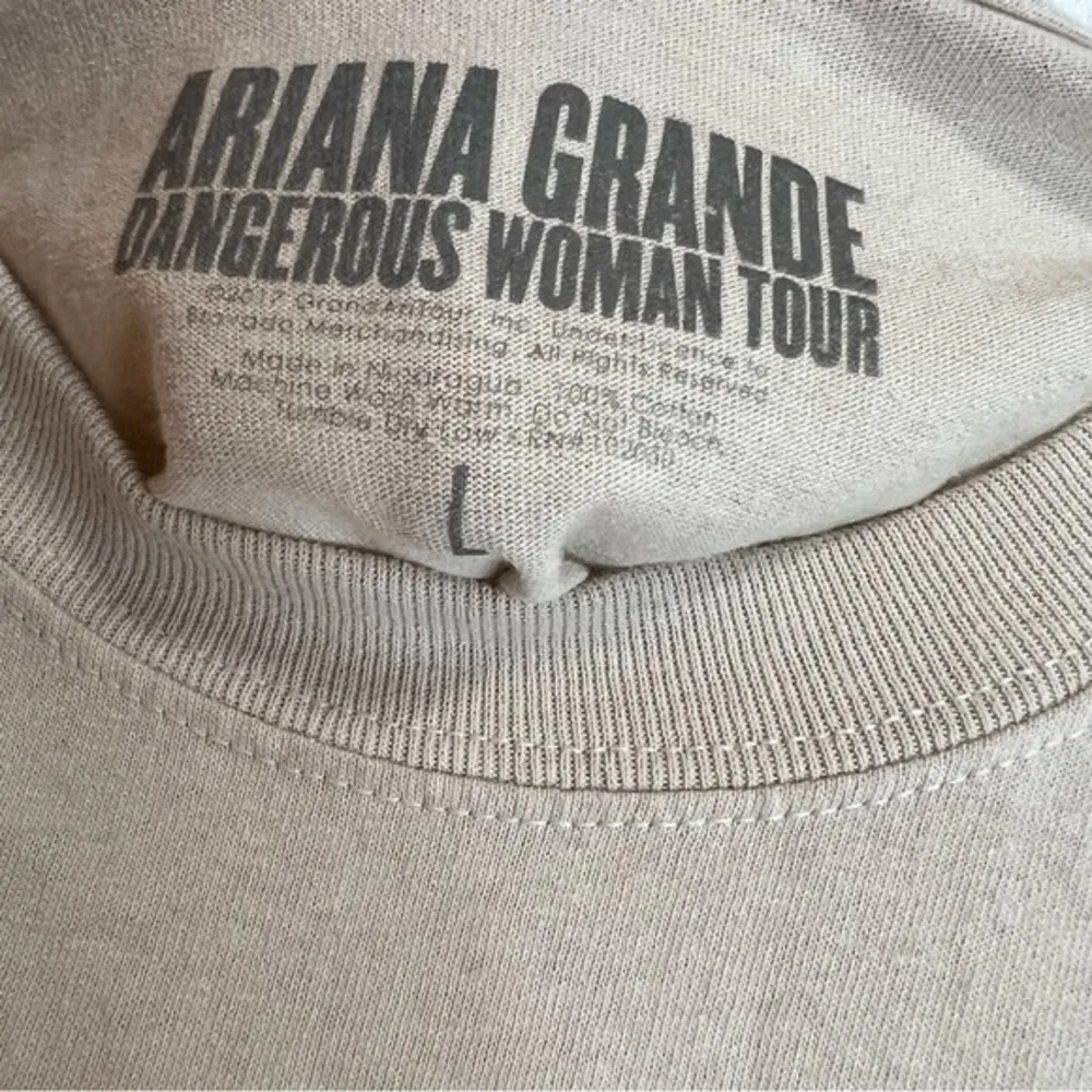Dangerous Woman Long-Sleeve NWT Ariana Grande Urban outfitters - Image 5