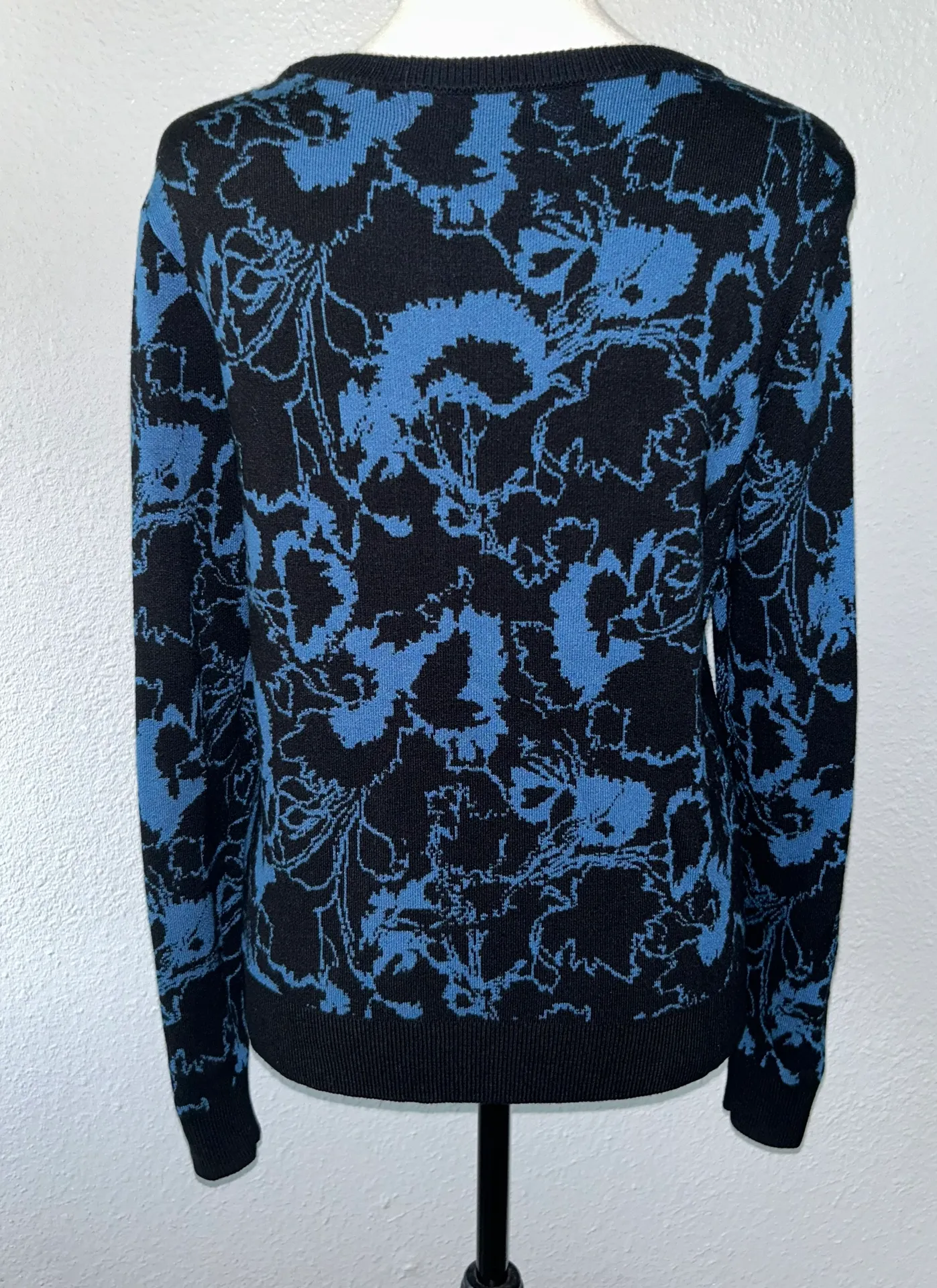 Sweater Small Black Blue Abstract Floral Warm Cozy Winter Knit - Image 2