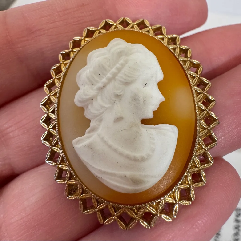 Vintage Gold Tone Orange White Cameo Brooch Womens Jewelry Made in Japan - Image 7