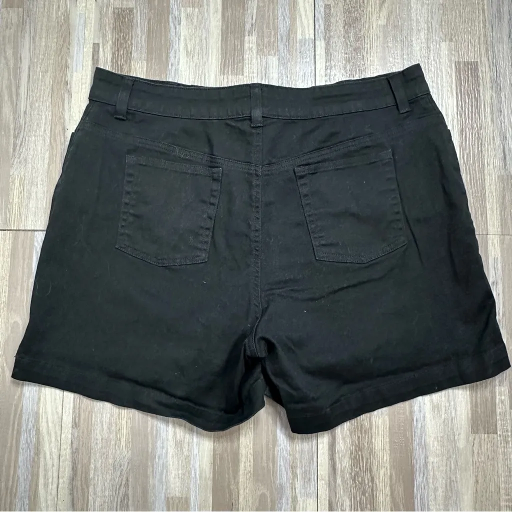 Classic Black Women's Five Pocket Shorts by Lee, Size 14 - Image 2