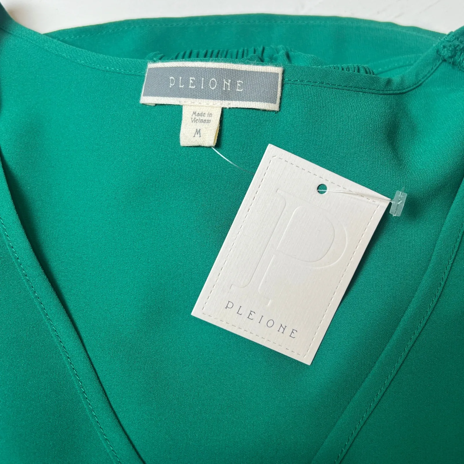 PLEIONE Women's M Kelly Emerald Green Ruffle Hem Blouse Anthropologie Chiccore - Image 5