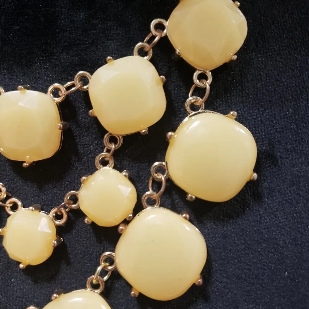 Women's Fashion Gold Tone Chain Chunky Beige Gemstones Statement Necklace - Image 3