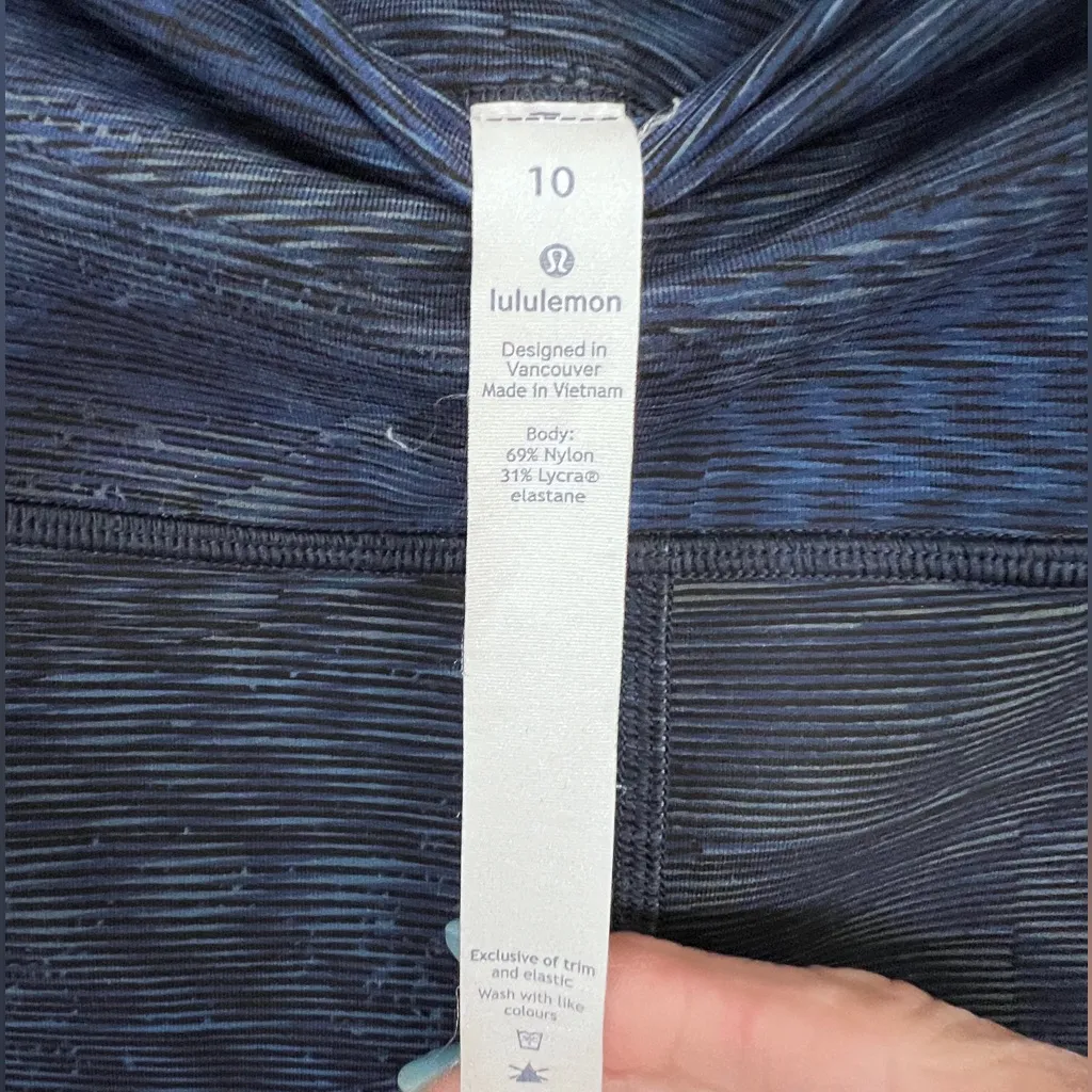 Lululemon Athletica Navy Patterned Leggings - Image 3
