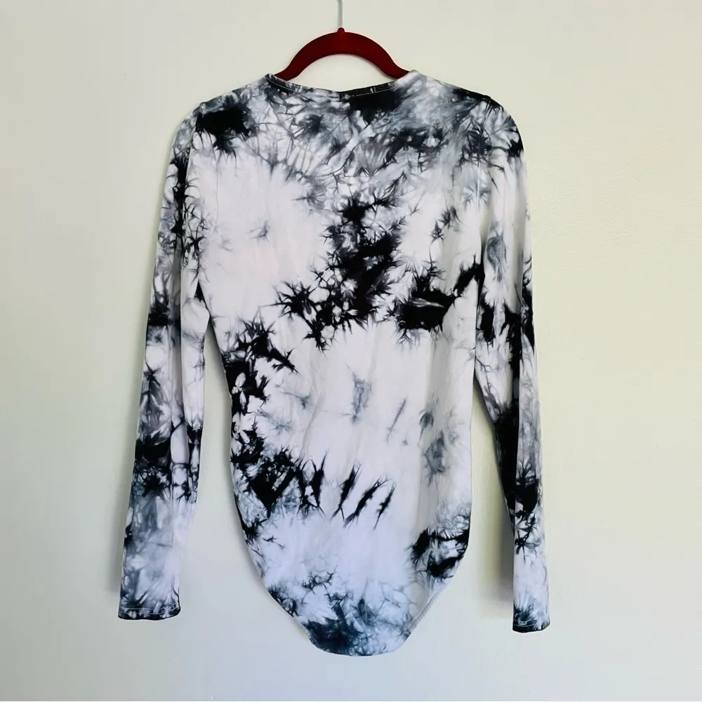 NBA Chicago Bulls Bodysuit M Tie Dye V Neck Black Gray Red Basketball Logo - Image 7