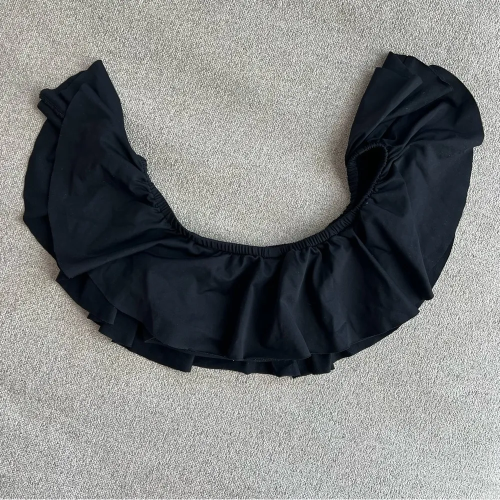 SWIM BLACK 'HEY GIRL' RUFFLE OFF THE SHOULDER BANDEAU BIKINI TOP (XS) - Image 4