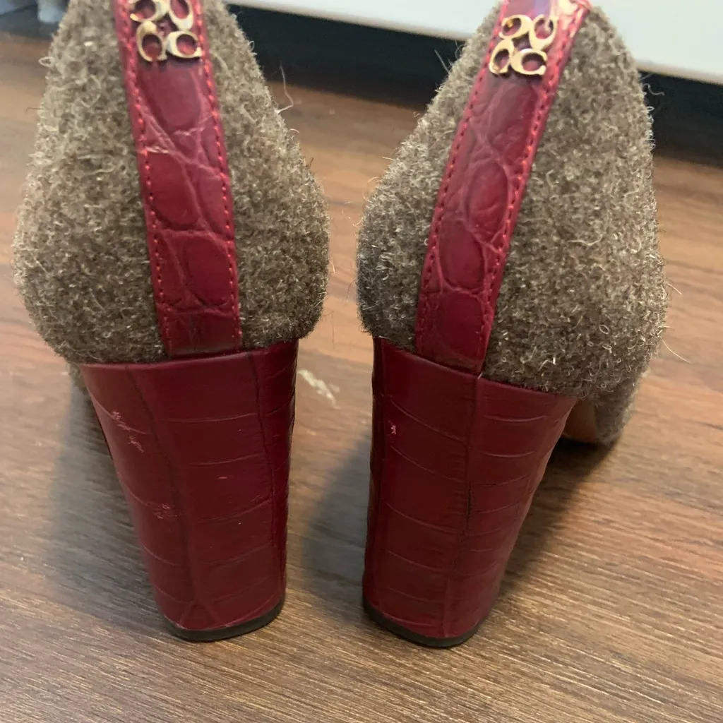 Coach
Sandbordeaux Felt Croc Pump Heel formal classic  fall round toe logo $250 - Image 9