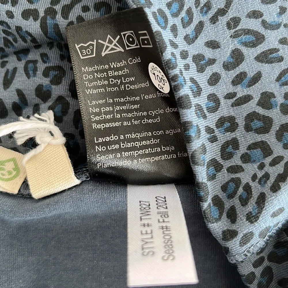 TASC Women’s ALLways 7/8 Pocket Legging Leopard print in deep indigo size Large Blue - Image 7