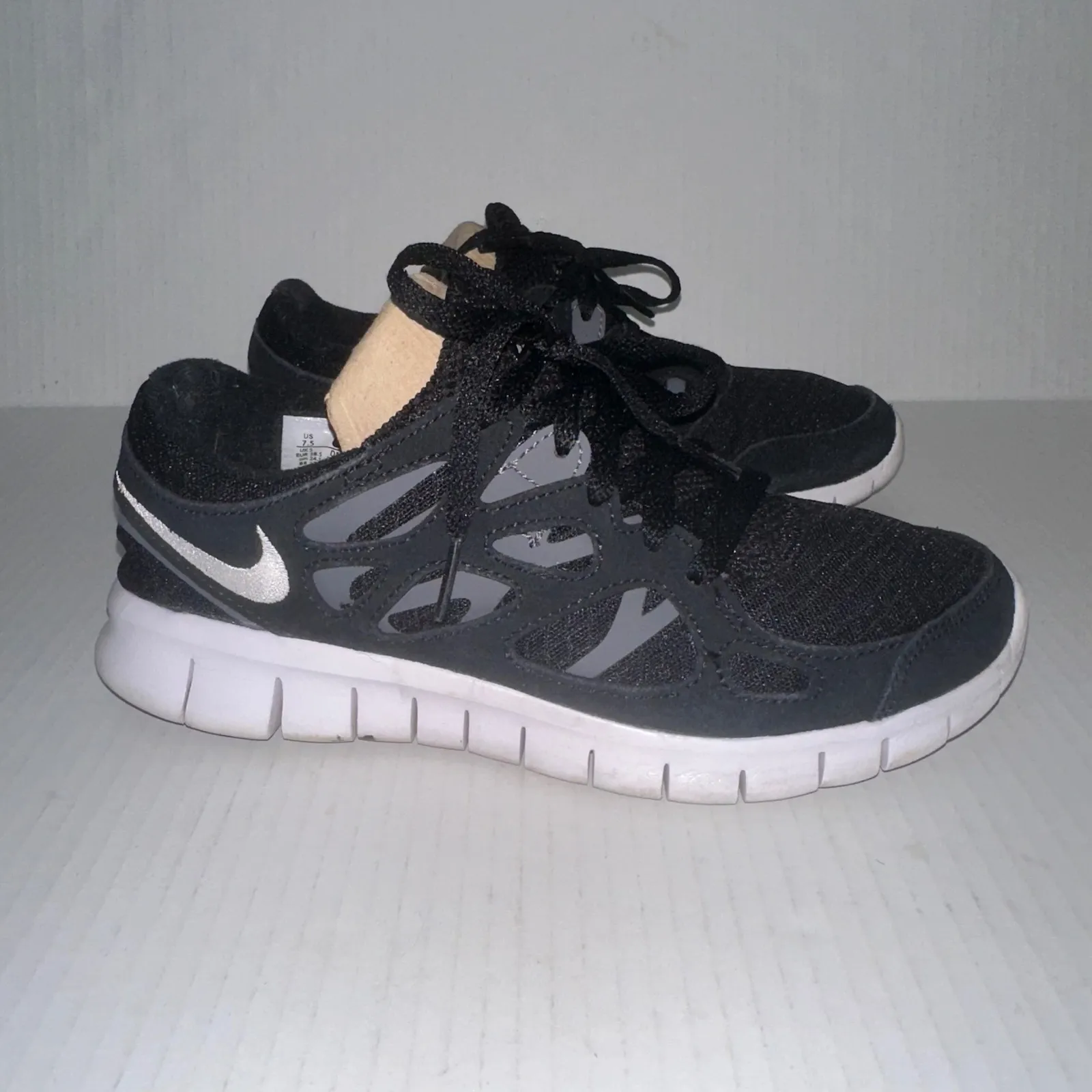 Nike Free Run 2 Sneakers Womens 7.5 Black Gray Wht Athletic Shoes DM9057-001 - Image 3