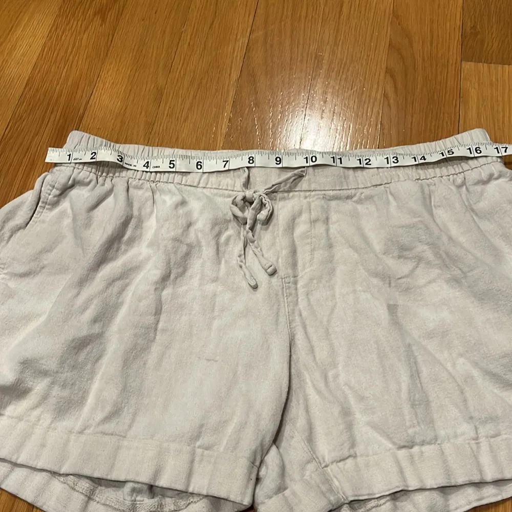 Old navy  women’s beige lined blend shorts size large . - Image 6