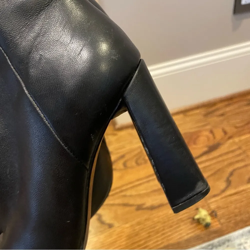 Steve Madden Black Heeled Boots Sleek Leather Design - Image 4