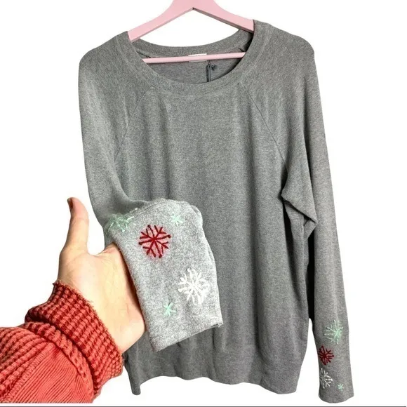 HelloNite! Winter scoop neck top small‎ gray snowflake embellished cuff - Image 2