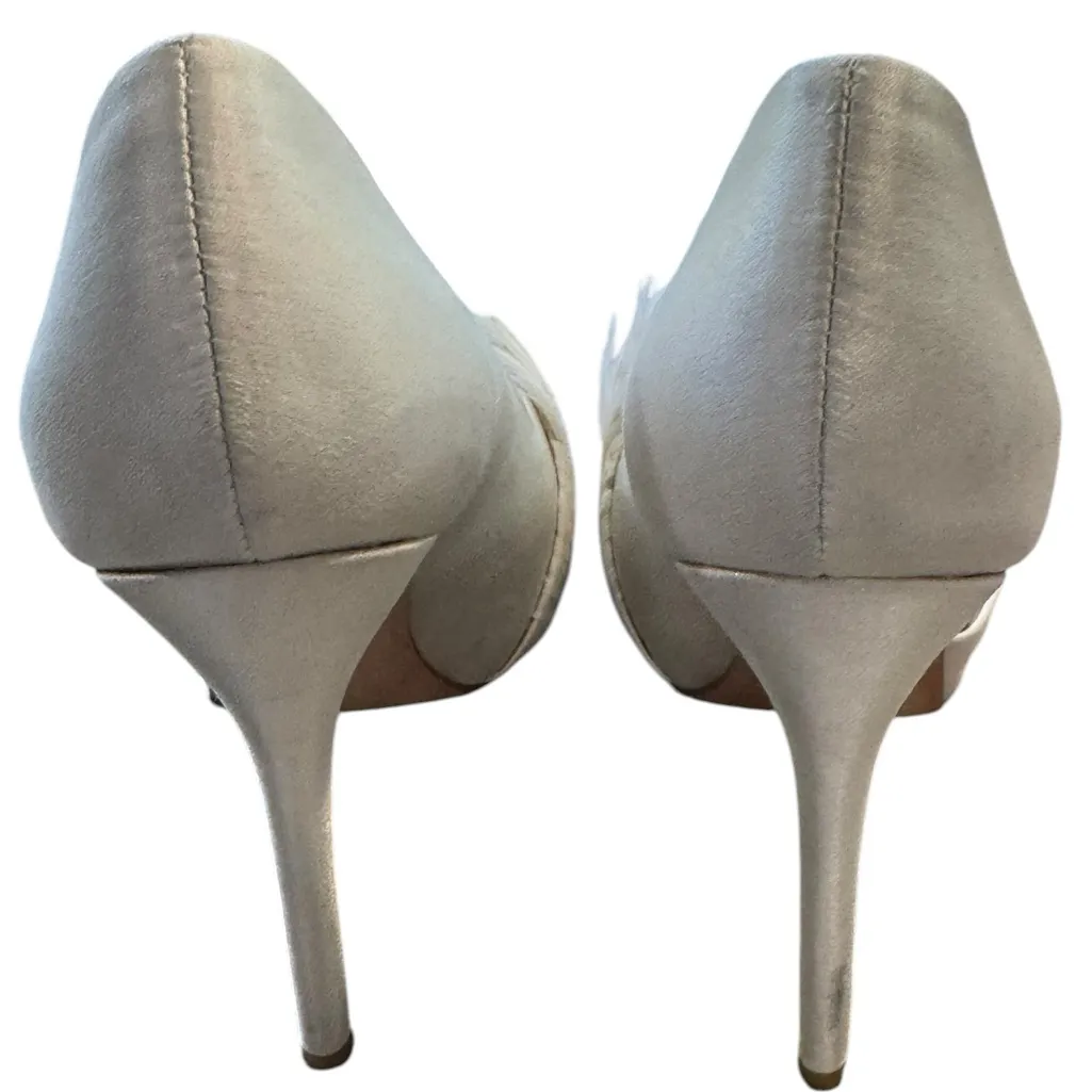 Badgley Mischka Piper Feather Open Toe Wedding Pumps white satin Size 7 - Image 5