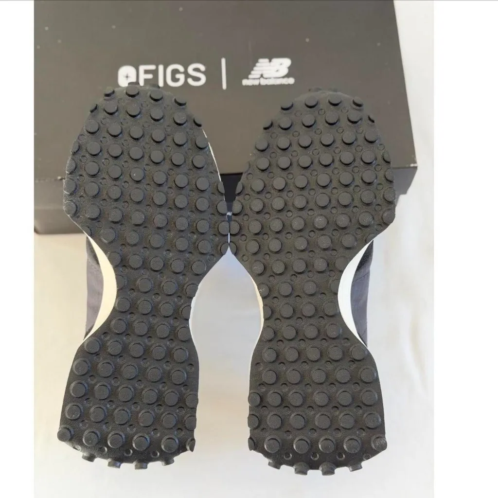 Figs New Balance 327 in Black, Size 7 - Image 11