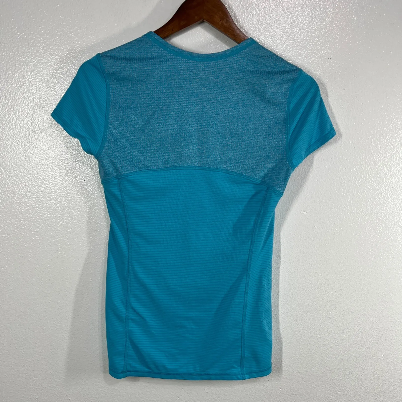 REI Women's Cycling Running Shirt XS Blue Zip Pocket Mesh Active‎ Top Outdoors - Image 3