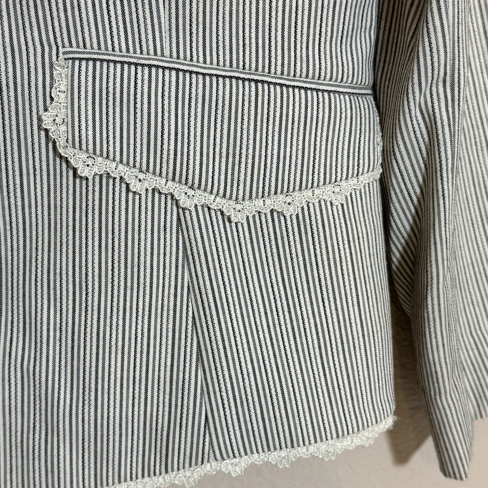 Tahari Women’s Blazer Career Pockets Lined Pin Stripes Lace Size 10 Coquette - Image 7