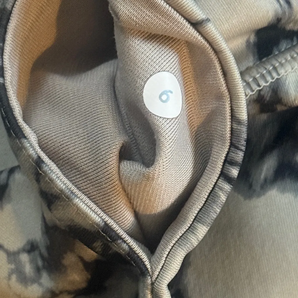 Lululemon Athletica Black and Cream Tie-Dye Leggings Wunder Under Crop 6 - Image 6