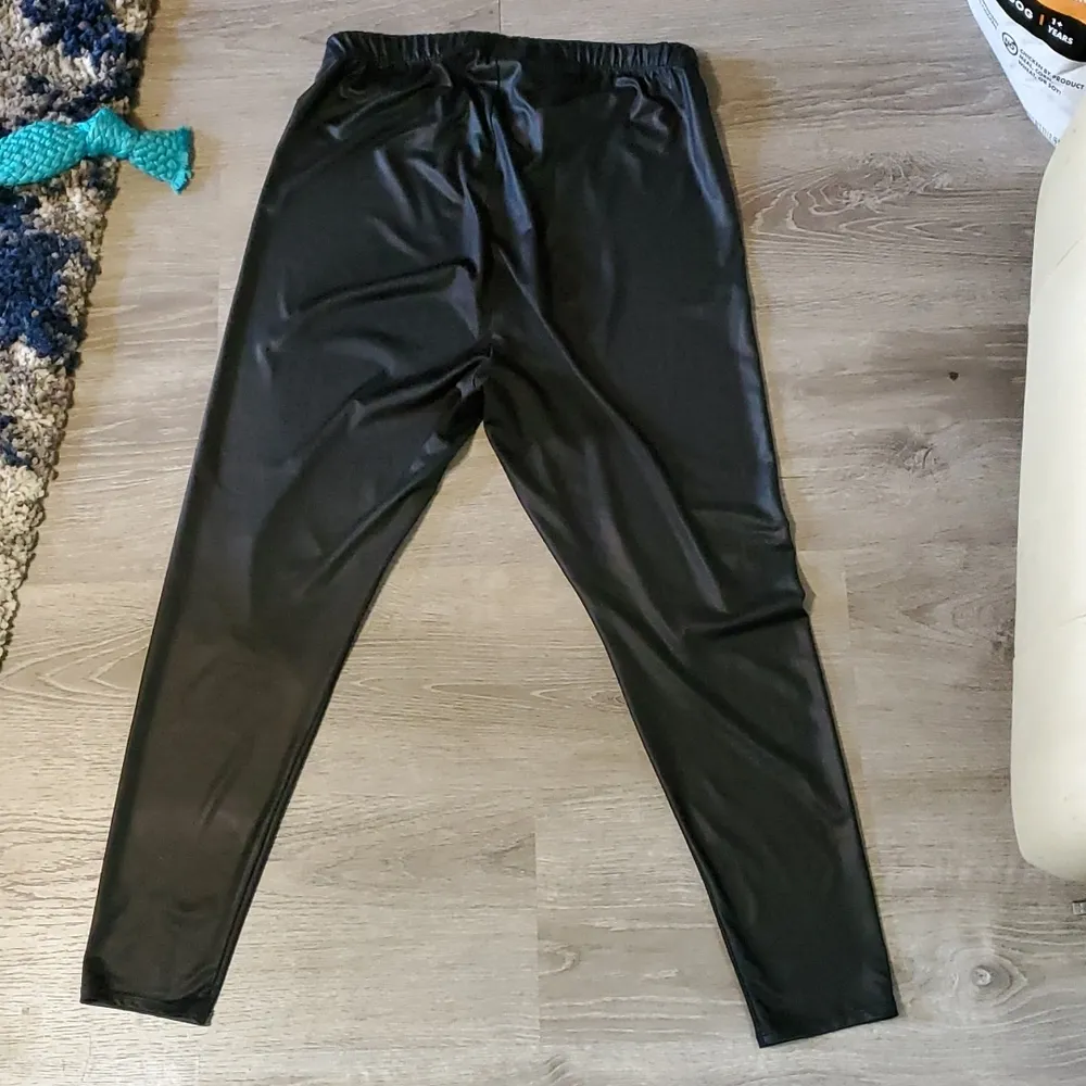 Torrid Faux Leather Leggings sz 2 - Image 2
