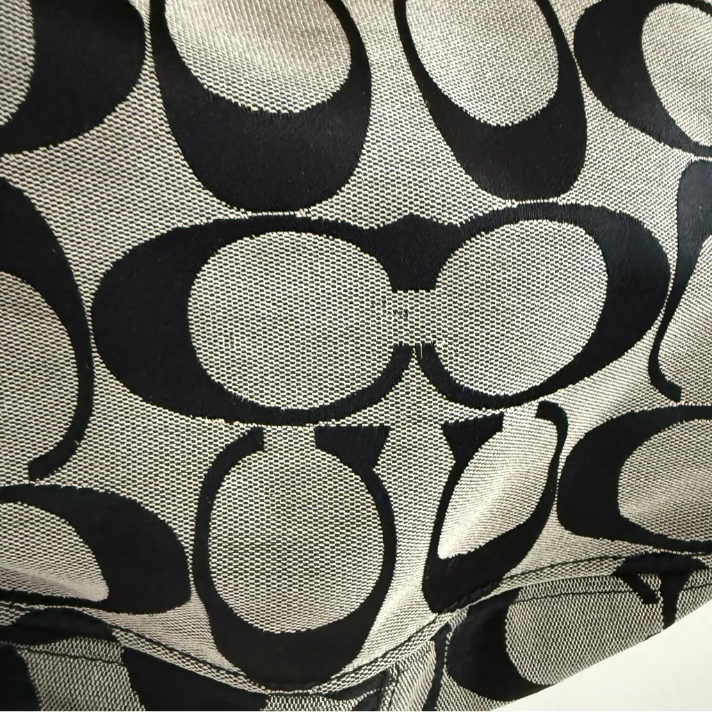 Coach Black and Cream Signature Shoulder Bag - Image 11